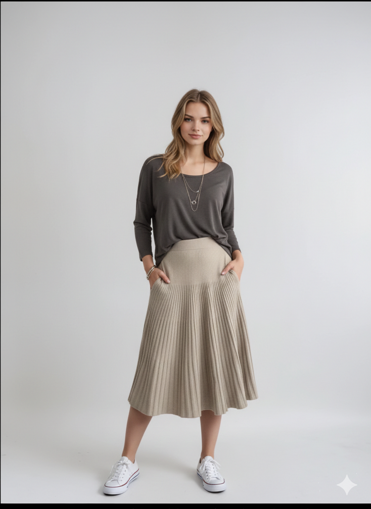 Pleated Knit Skirt